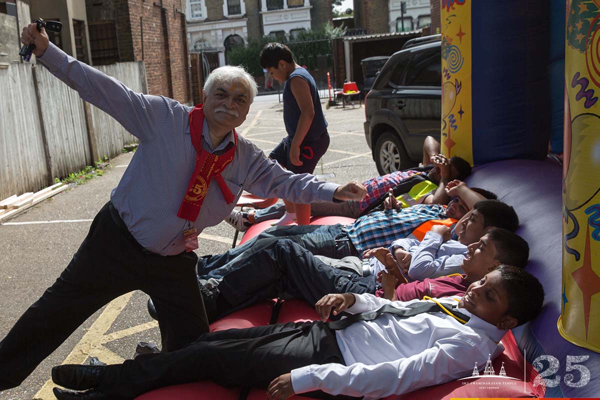 ©1987-2017 SKS Swaminarayan Temple East London